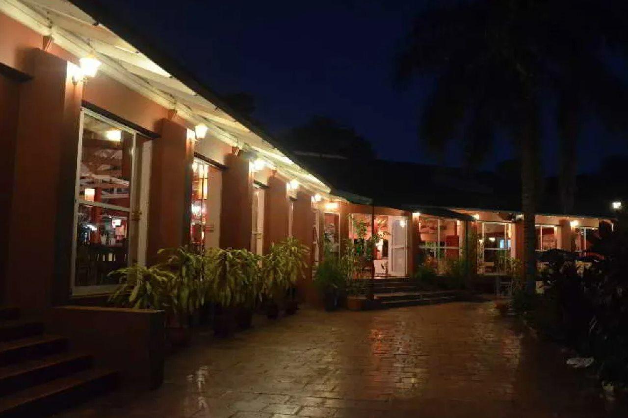 Iguazu Inn Hostel Puerto Iguazu Bagian luar foto