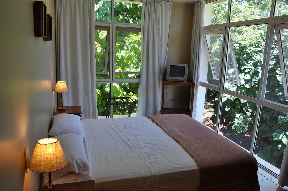 Iguazu Inn Hostel Puerto Iguazu Bagian luar foto