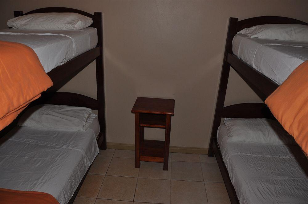 Iguazu Inn Hostel Puerto Iguazu Bagian luar foto