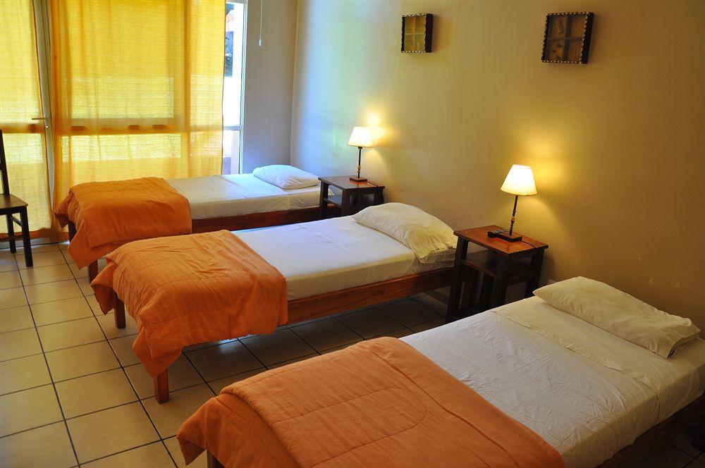 Iguazu Inn Hostel Puerto Iguazu Bagian luar foto