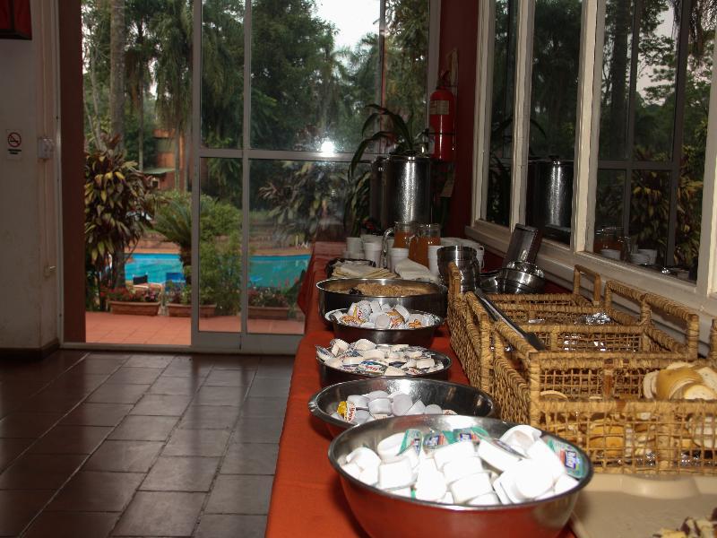 Iguazu Inn Hostel Puerto Iguazu Bagian luar foto