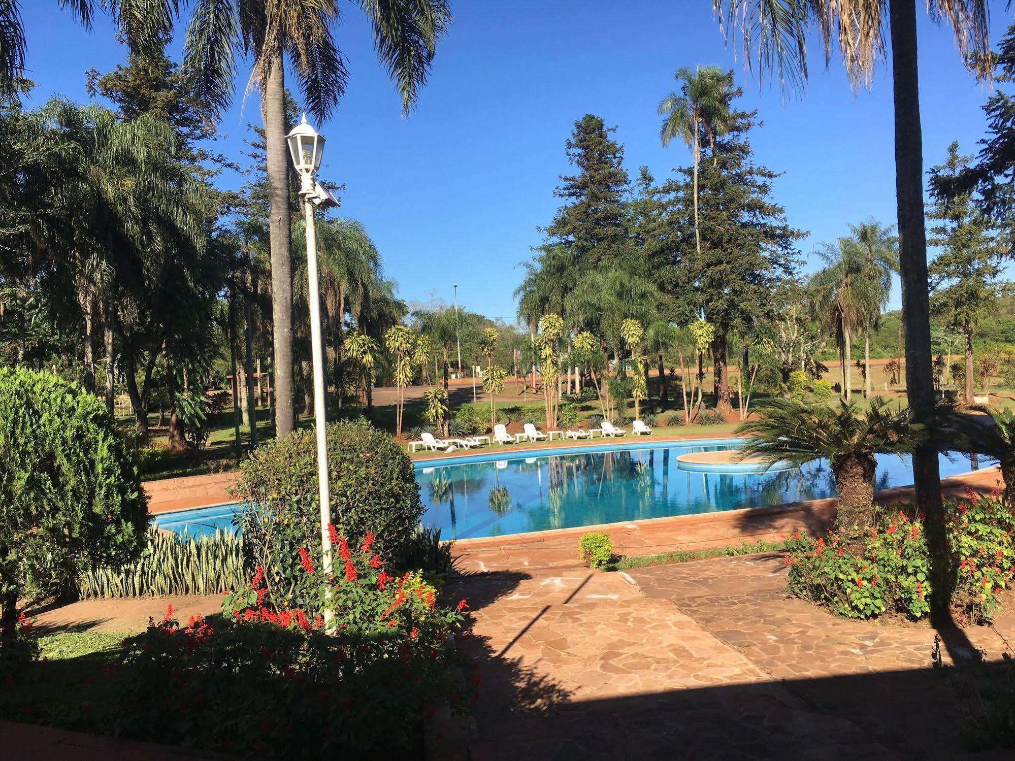 Iguazu Inn Hostel Puerto Iguazu Bagian luar foto