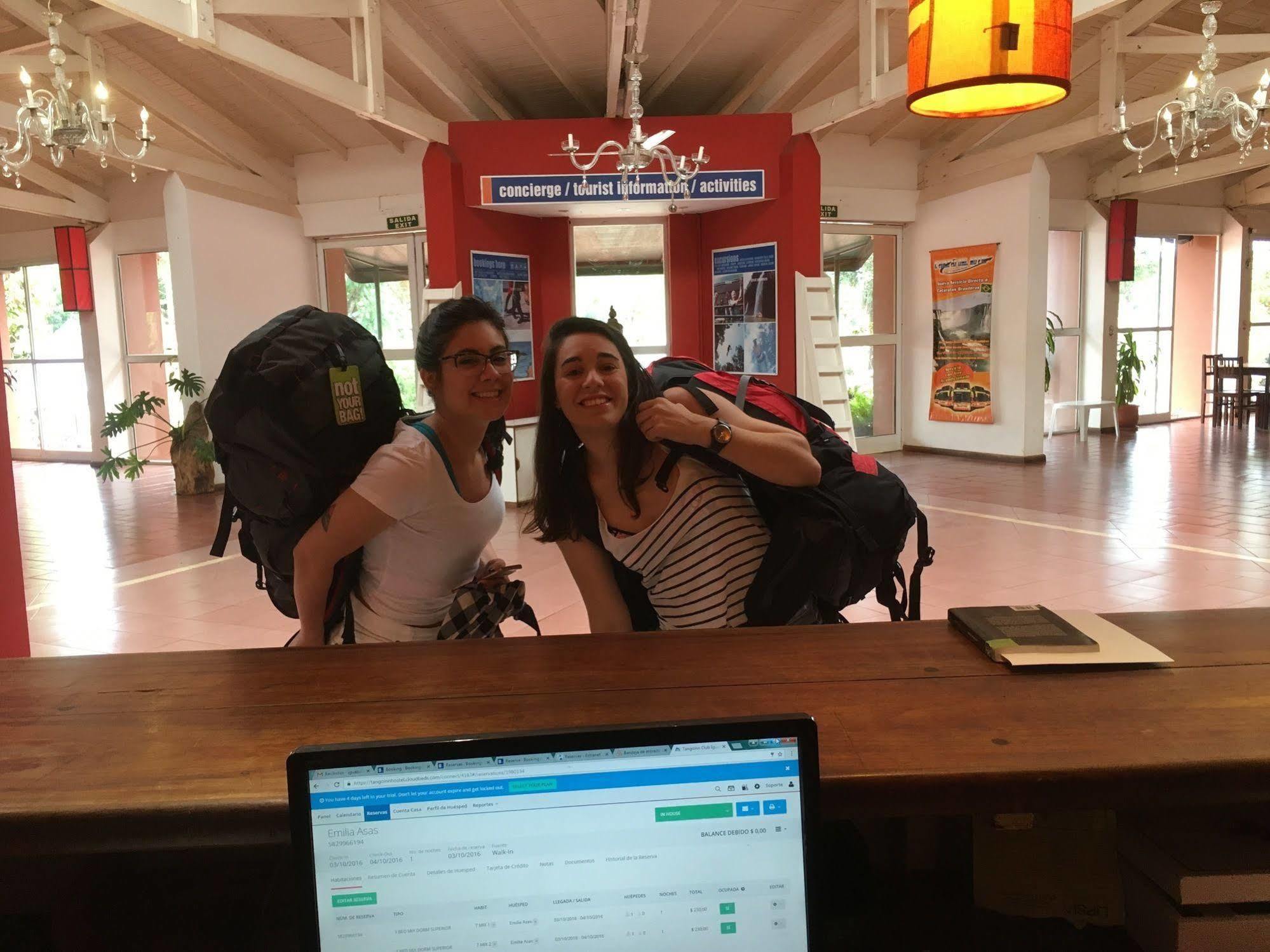 Iguazu Inn Hostel Puerto Iguazu Bagian luar foto