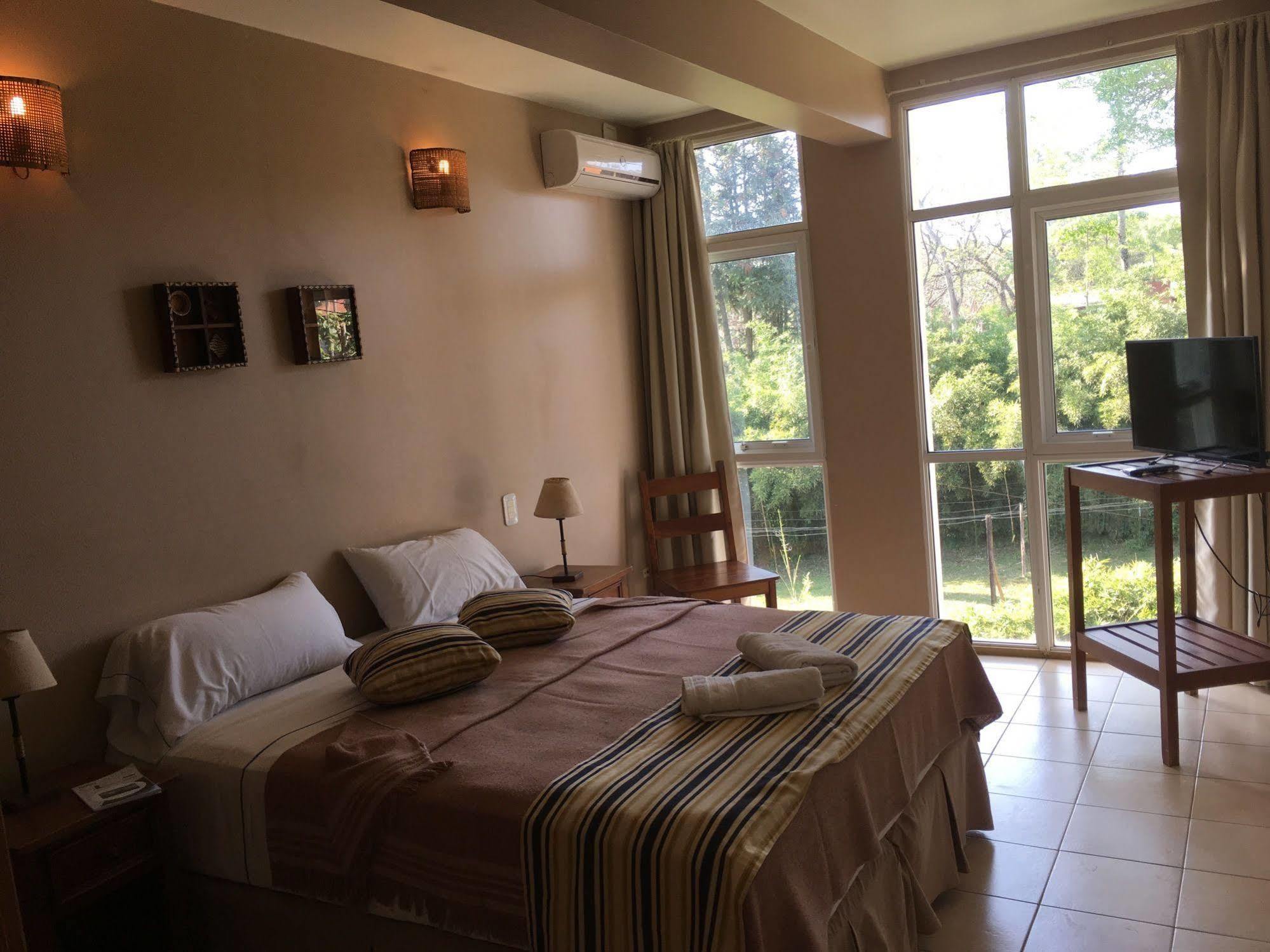 Iguazu Inn Hostel Puerto Iguazu Bagian luar foto