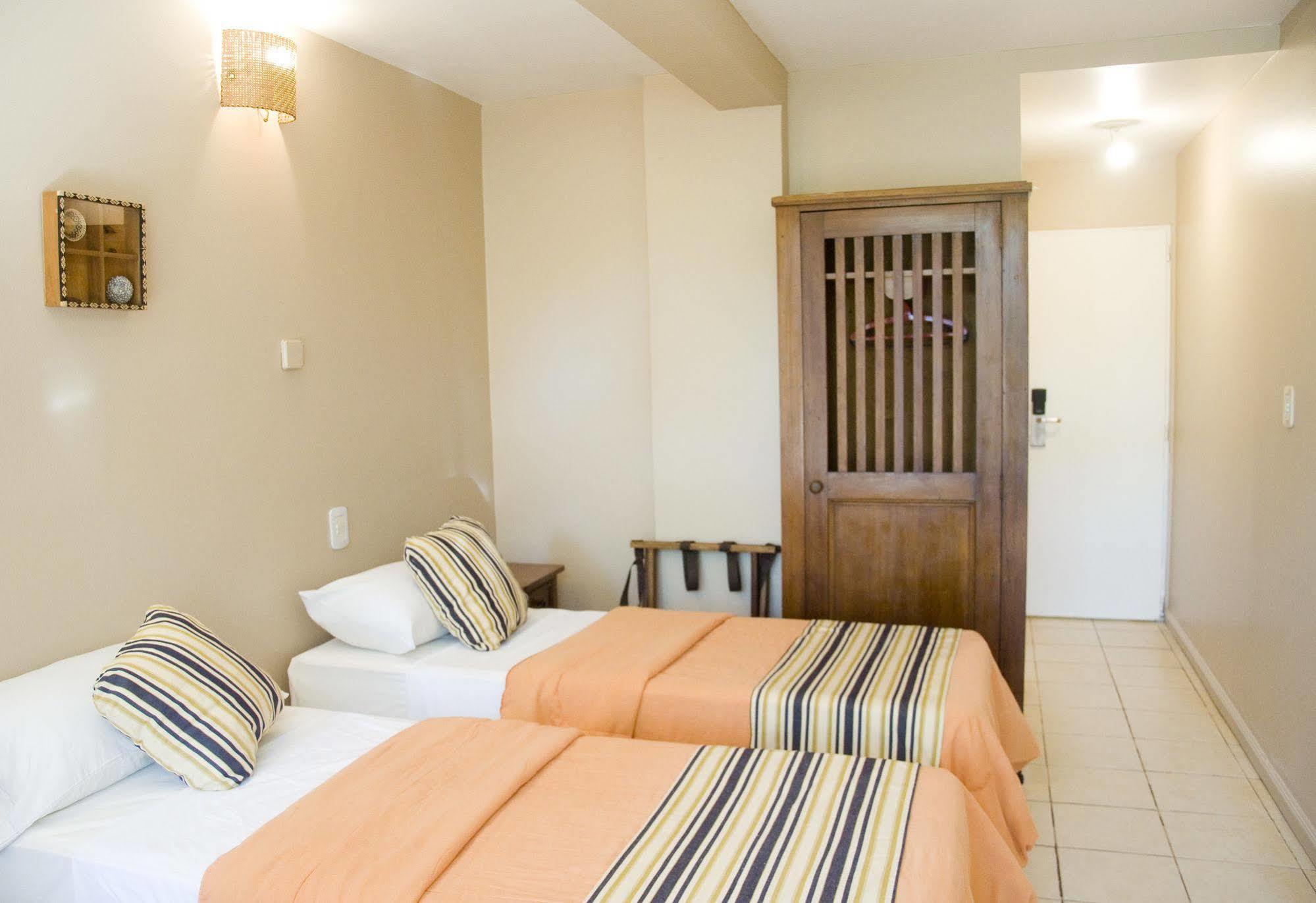 Iguazu Inn Hostel Puerto Iguazu Bagian luar foto