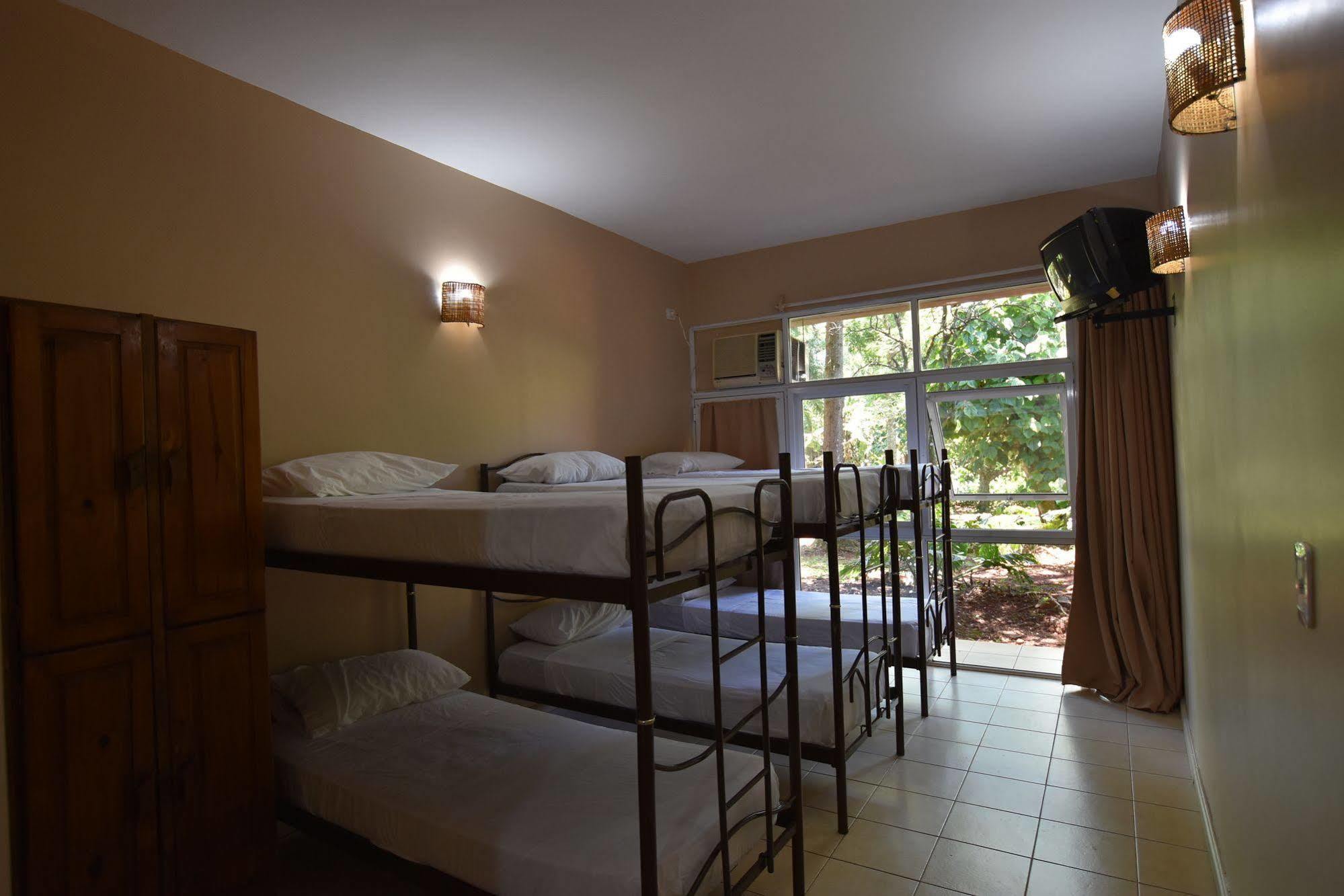 Iguazu Inn Hostel Puerto Iguazu Bagian luar foto