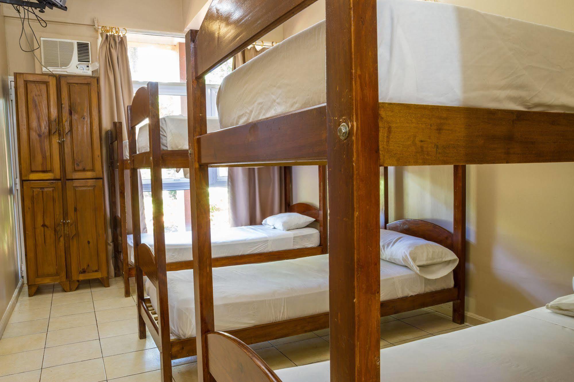 Iguazu Inn Hostel Puerto Iguazu Bagian luar foto